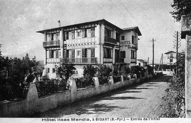Entree-de-l_Hotel-Annees-1930-Itsas-Mendia-Bidart-copy