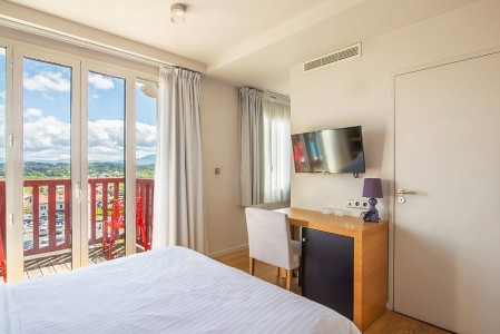 Chambre-Classique-Balcon-101-Hotel-Itsas-Mendia-Montagne