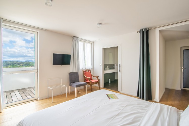 Chambre-Classique-Terrasse-10-Mobilite-reduite-Hotel-Itsas-Mendia-Bidart