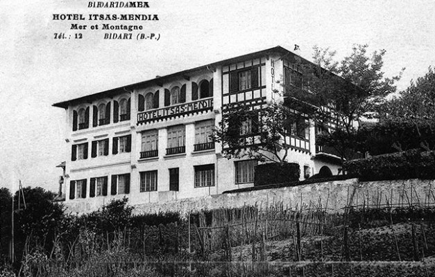Mer-et-Montagnes-Hotel-Itsas-Mendia-Annees-1950